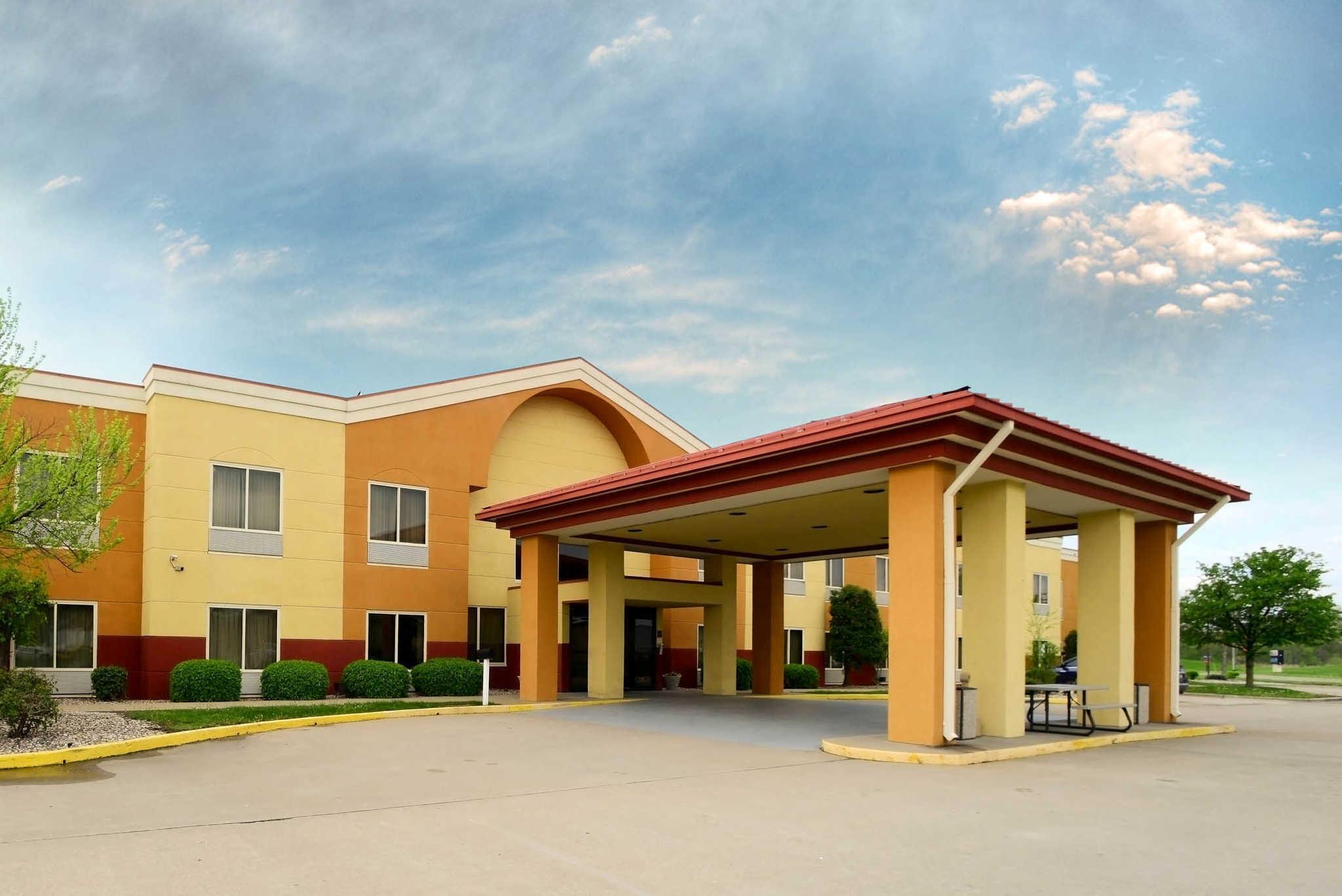 Baymont By Wyndham Marion Hotel Bagian luar foto