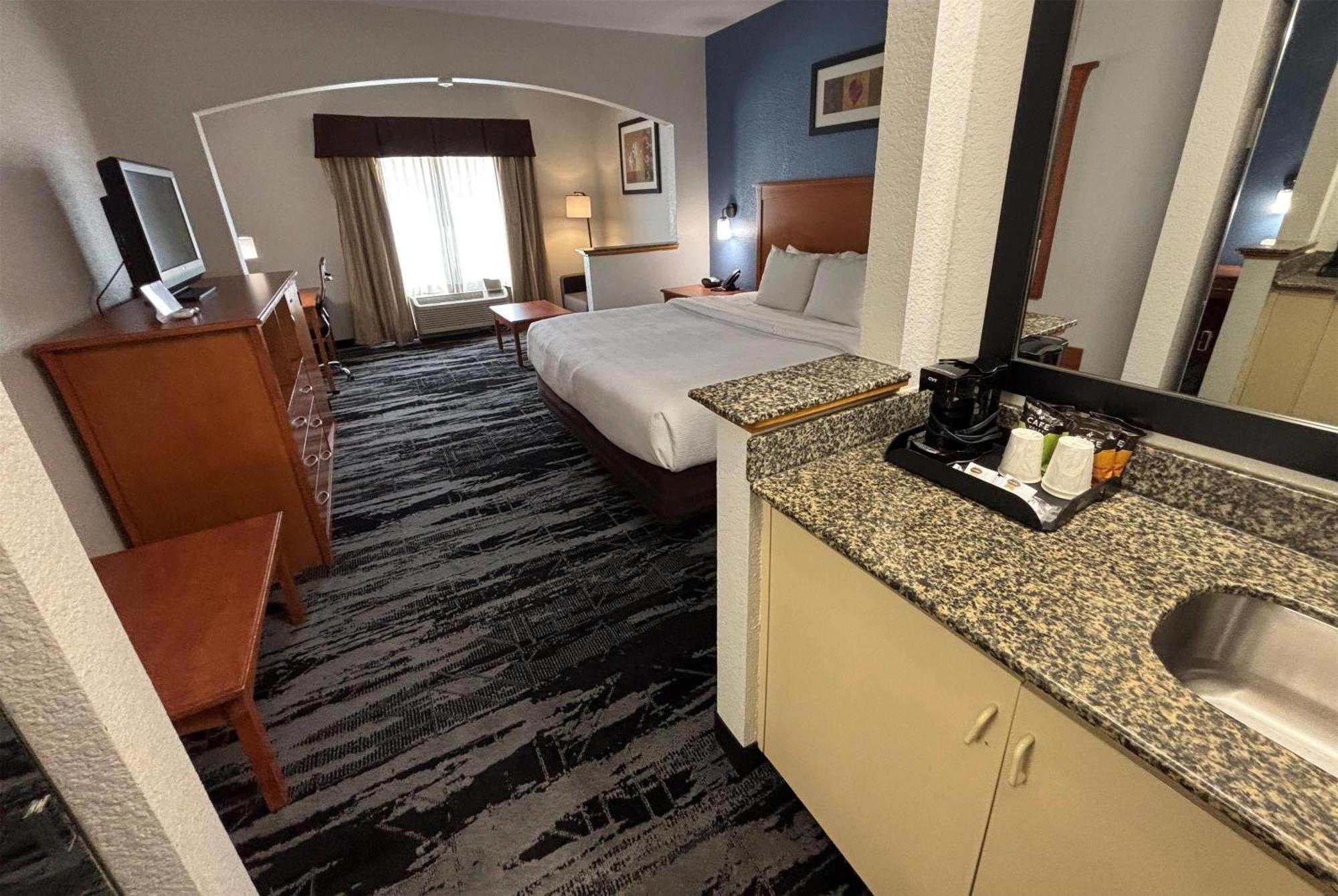 Baymont By Wyndham Marion Hotel Bagian luar foto