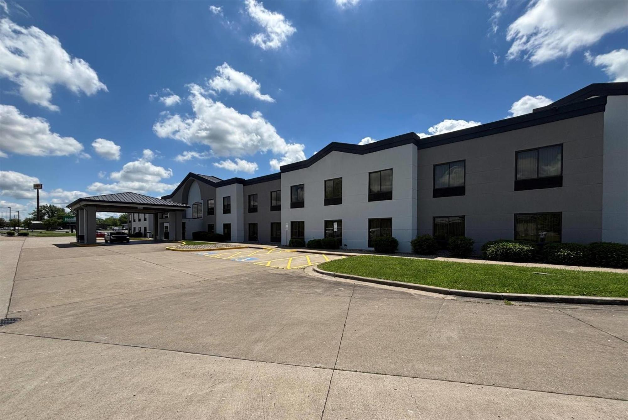 Baymont By Wyndham Marion Hotel Bagian luar foto